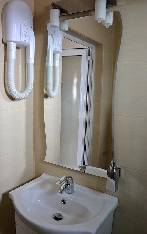 Hostel Tropical Drobeta Turnu Severin Ngoại thất bức ảnh