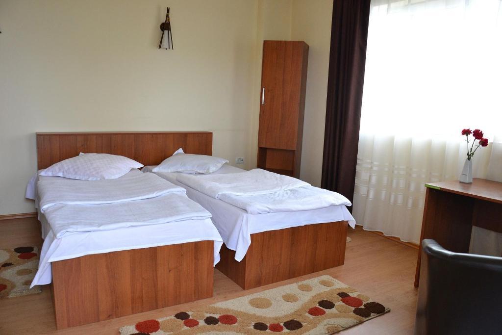 Hostel Tropical Drobeta Turnu Severin Ngoại thất bức ảnh