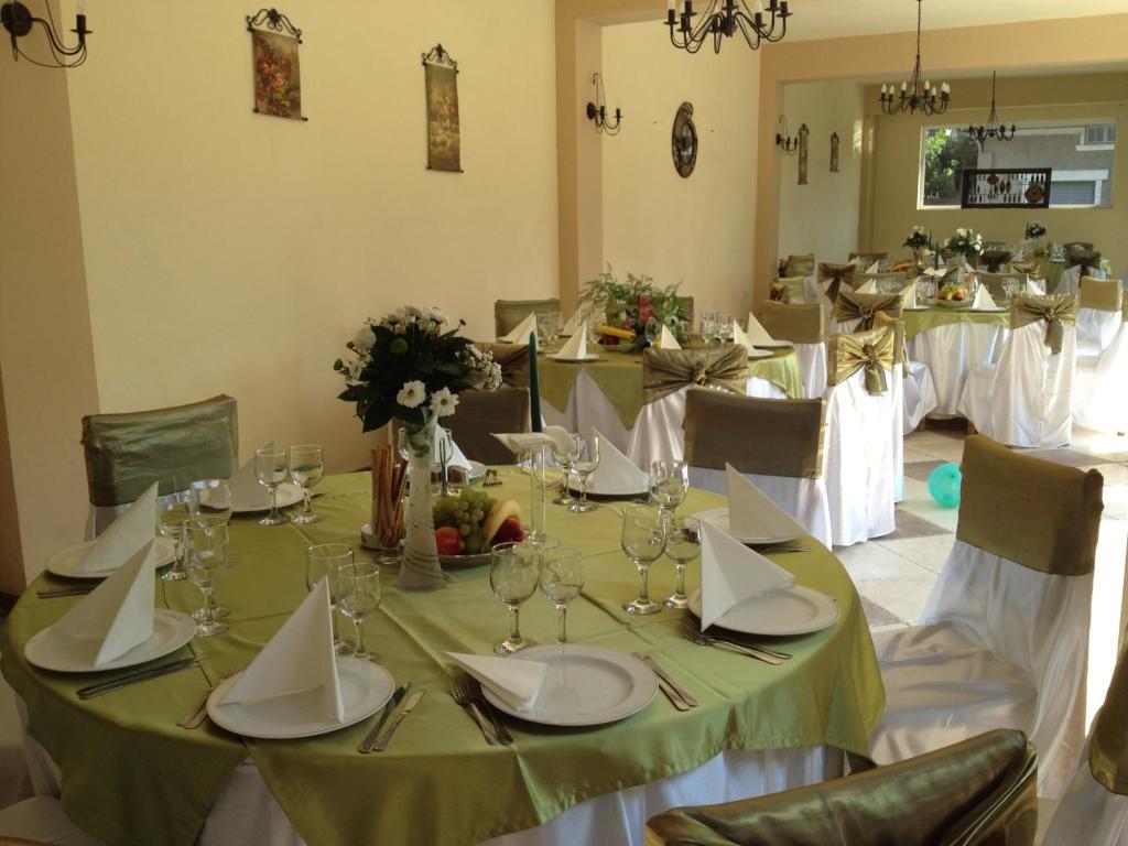Hostel Tropical Drobeta Turnu Severin Ngoại thất bức ảnh